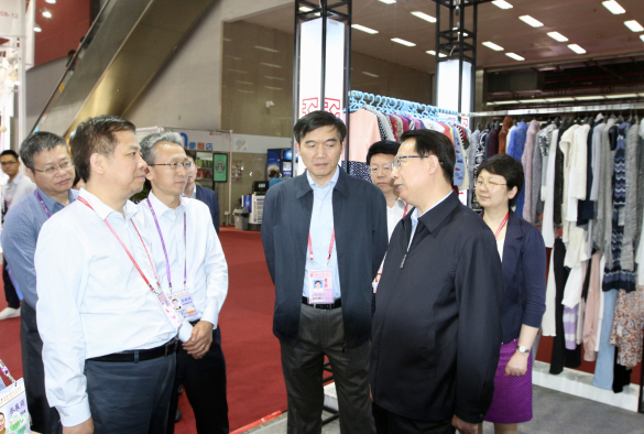 郭元强副省长视察hjc黄金城集团广交会展位