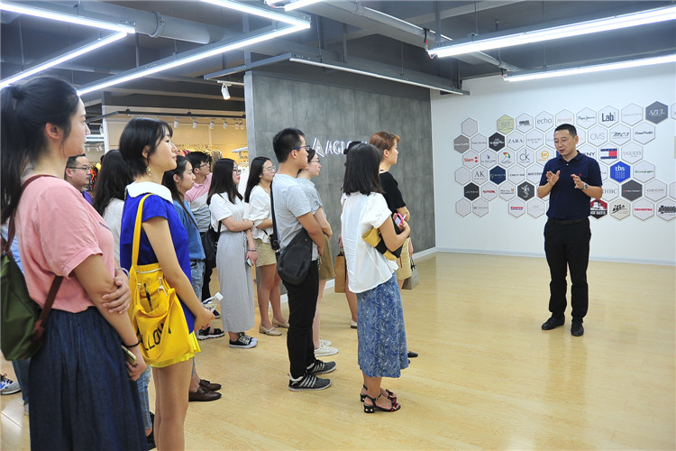 融入故事会 共筑中嘉梦——hjc黄金城中嘉公司青年员工参观生产基地感受企业文化